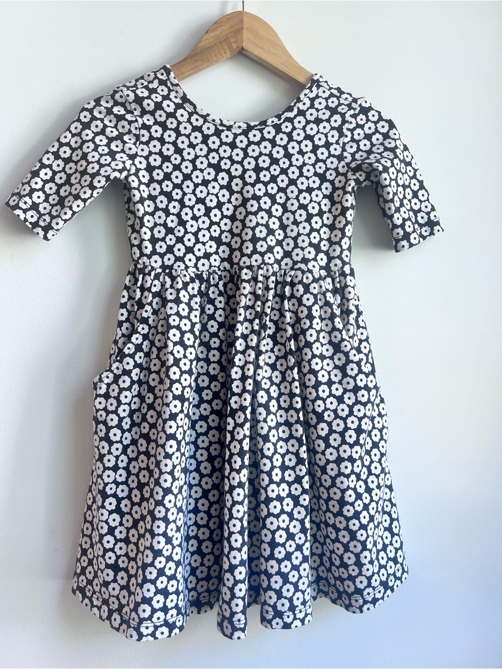 Hanna Andersson Adorable Little Girl Navy and White Daisy Pocket Casual Dress